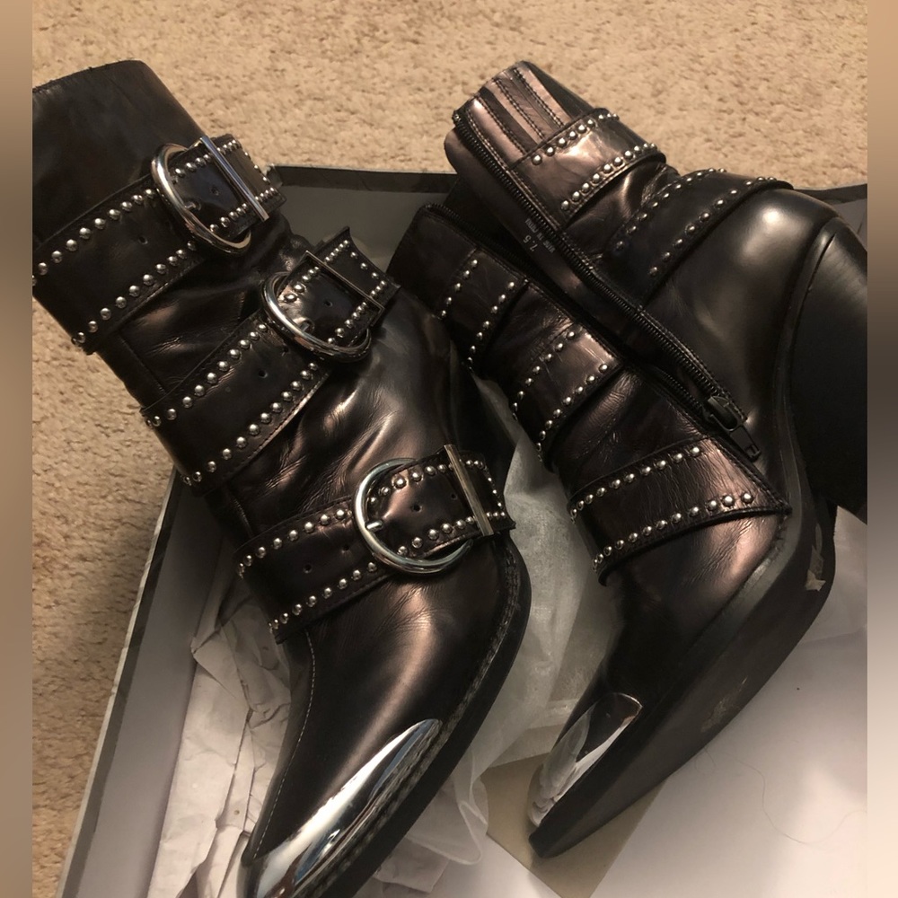 Jeffrey Campbell
